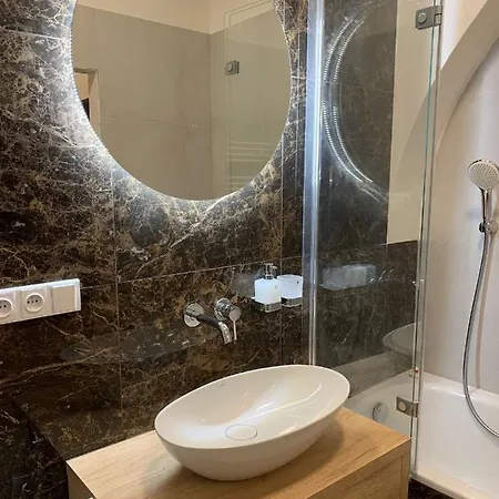 Bella Vista Collonade Apartment *