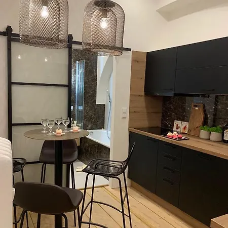 Bella Vista Collonade